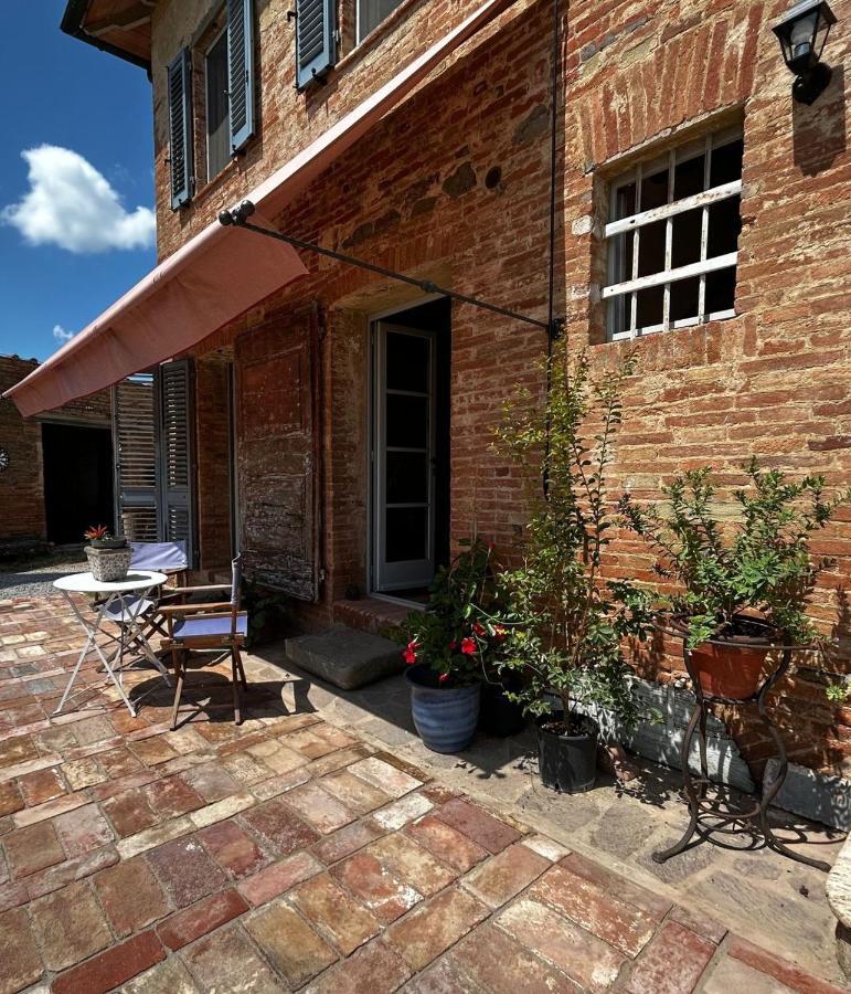 Casa Ezio Marchi - Due Appartamenti E Una Family Suite Bettolle Exteriör bild